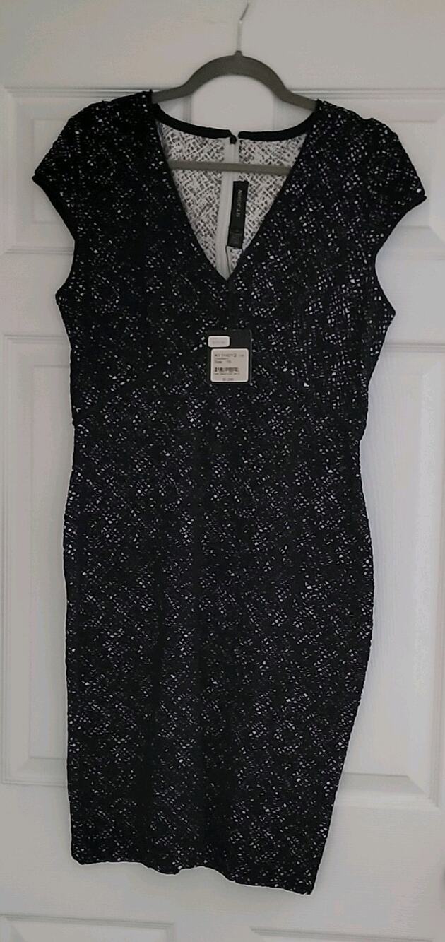 St. John Knit Sheath Dress 10 Black White V-Neck Short Sleeve Stretch K11H0Y2